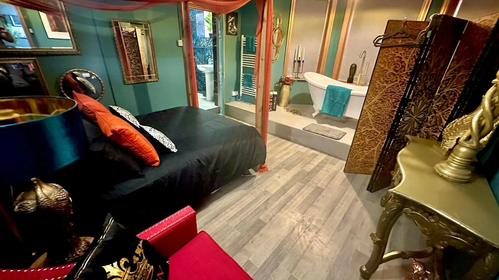 The Den Of Desire - Adults Only Experience - Walk To Beach And Town Centre - Bournemouth location