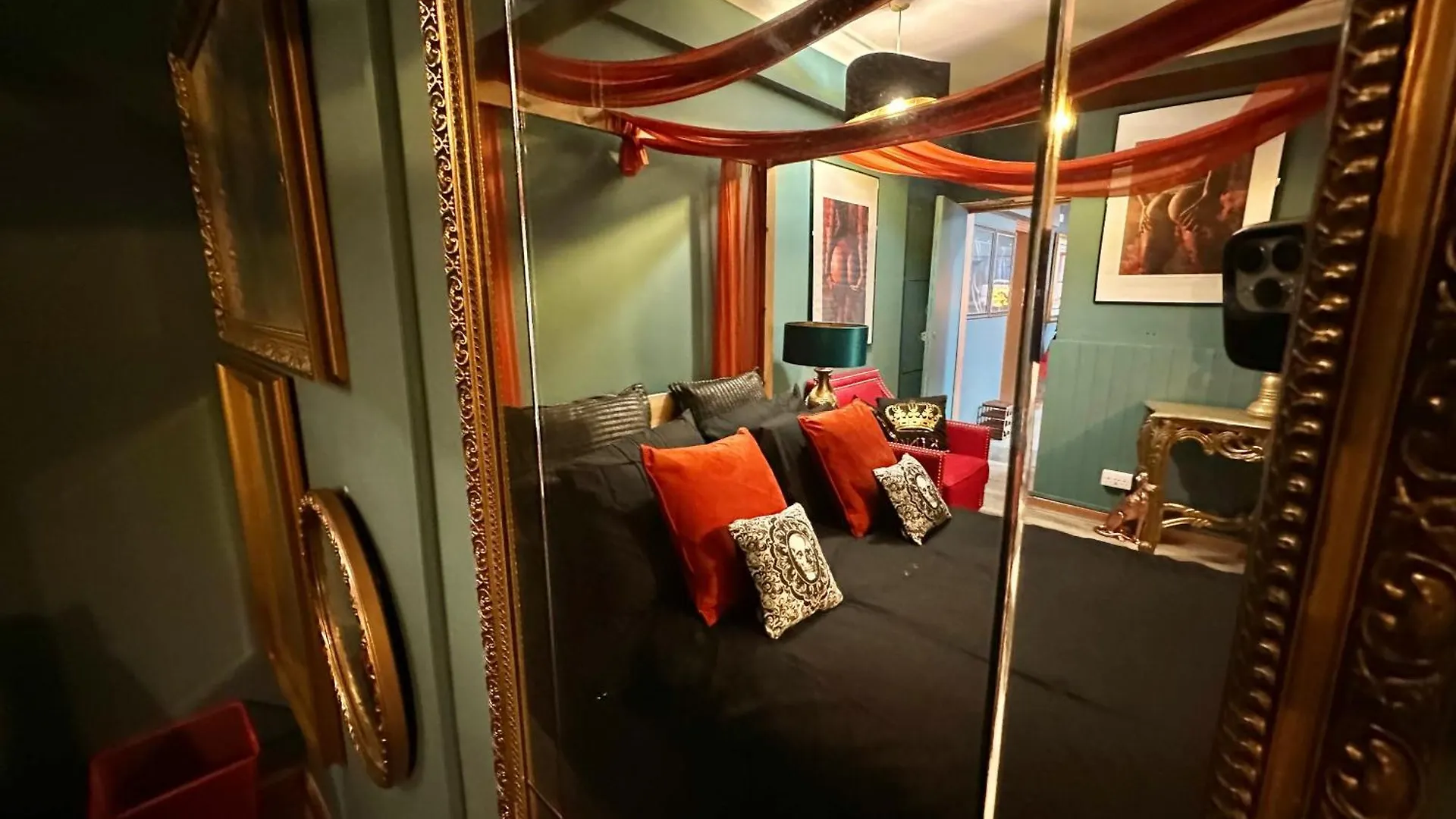 The Den Of Desire - Adults Only Experience - Walk To Beach And Town Centre - Bournemouth Apartment 0*,