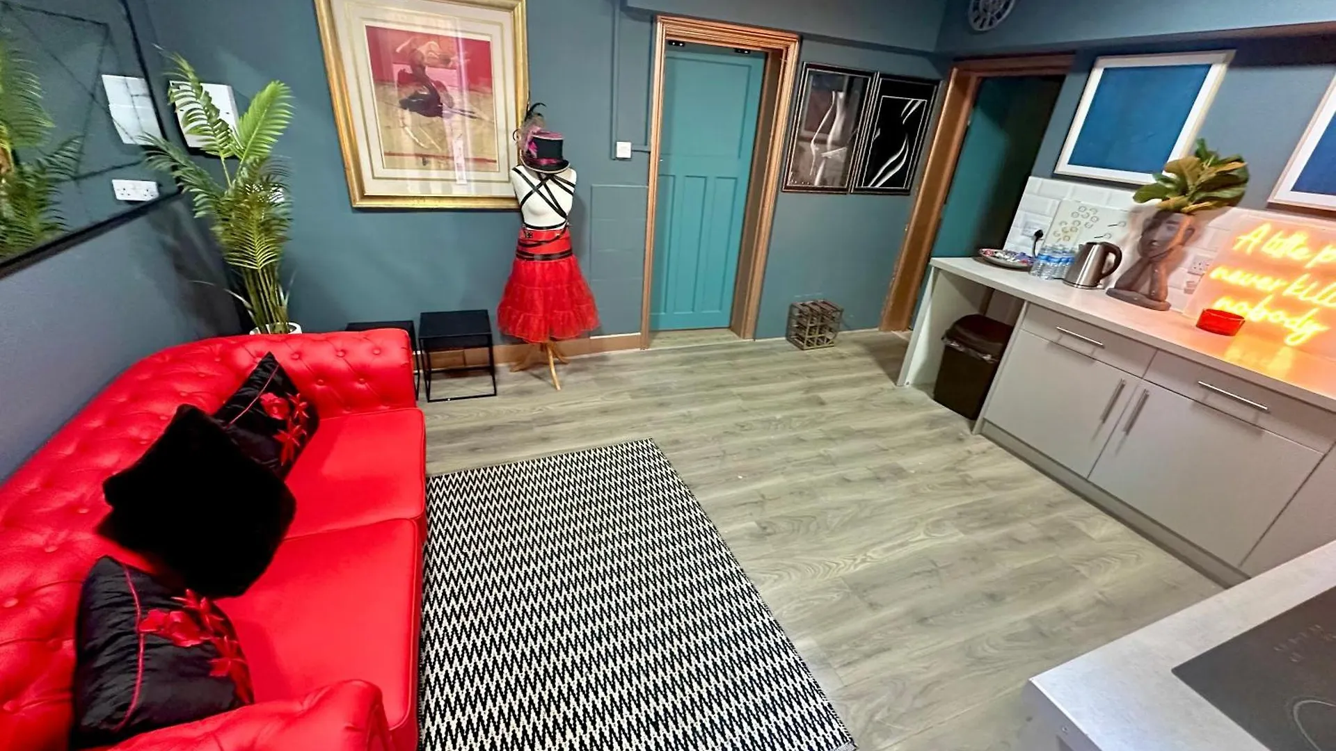The Den Of Desire - Adults Only Experience - Walk To Beach And Town Centre - Bournemouth Apartment 0*,  United Kingdom